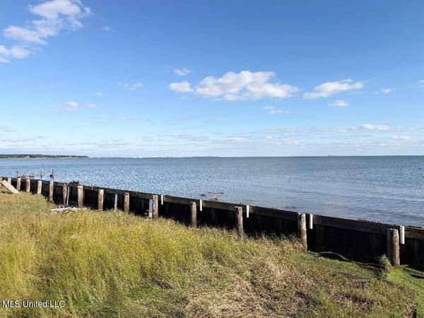 4216 Beach Boulevard, Ocean Springs, MS 39564