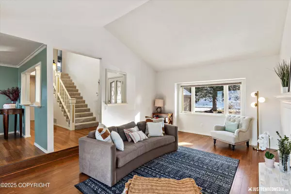 18620 Kittiwake CIR, Anchorage, AK 99516