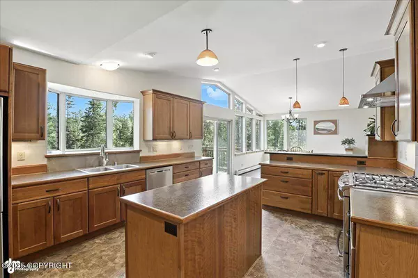 5596 Dalzell CIR, Anchorage, AK 99507