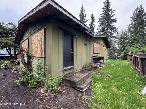 2718 Lee ST, Anchorage, AK 99504