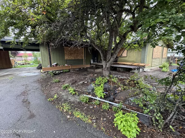 2718 Lee ST, Anchorage, AK 99504