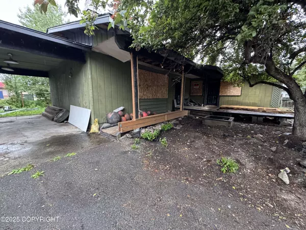 2718 Lee ST, Anchorage, AK 99504