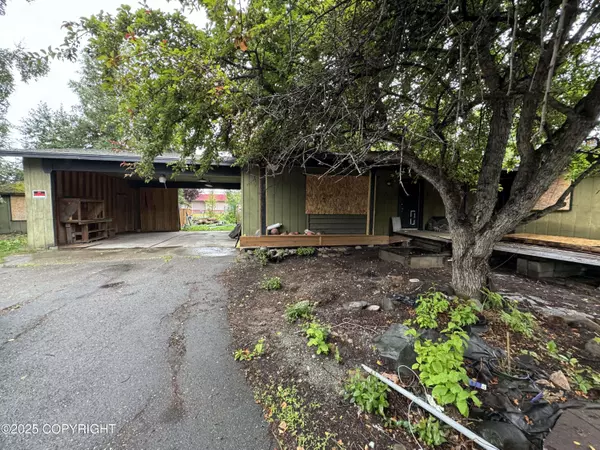 2718 Lee ST, Anchorage, AK 99504