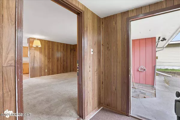 1516 Otter ST, Anchorage, AK 99504