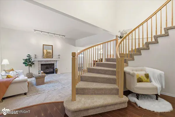 2400 Belmont DR, Anchorage, AK 99517