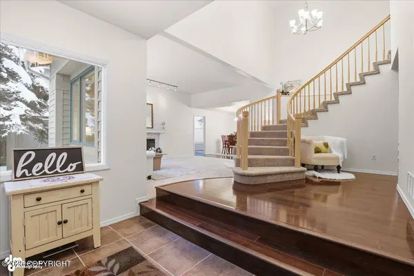 2400 Belmont DR, Anchorage, AK 99517