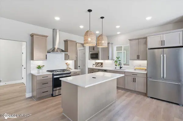 8657 Dry Creek LOOP, Anchorage, AK 99502