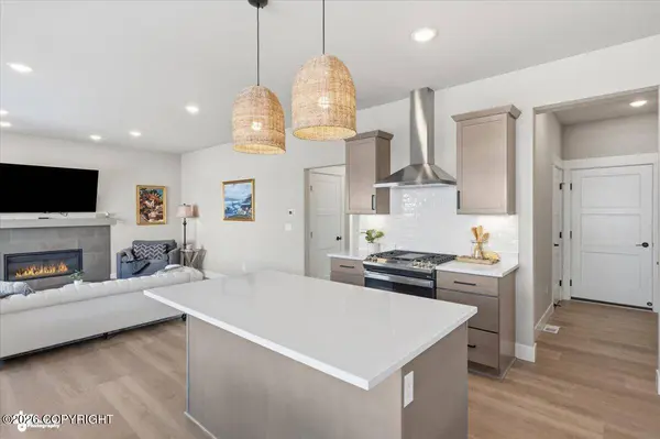 8657 Dry Creek LOOP, Anchorage, AK 99502