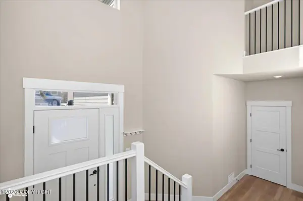 8657 Dry Creek LOOP, Anchorage, AK 99502