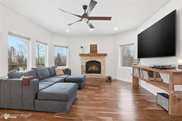 15665 Robin Hood DR, Anchorage, AK 99516