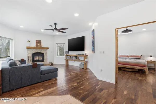 15665 Robin Hood DR, Anchorage, AK 99516