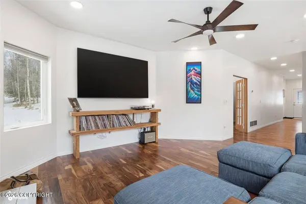 15665 Robin Hood DR, Anchorage, AK 99516