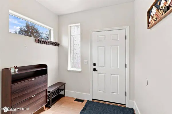 220 Glenn Abbey PL, Anchorage, AK 99504