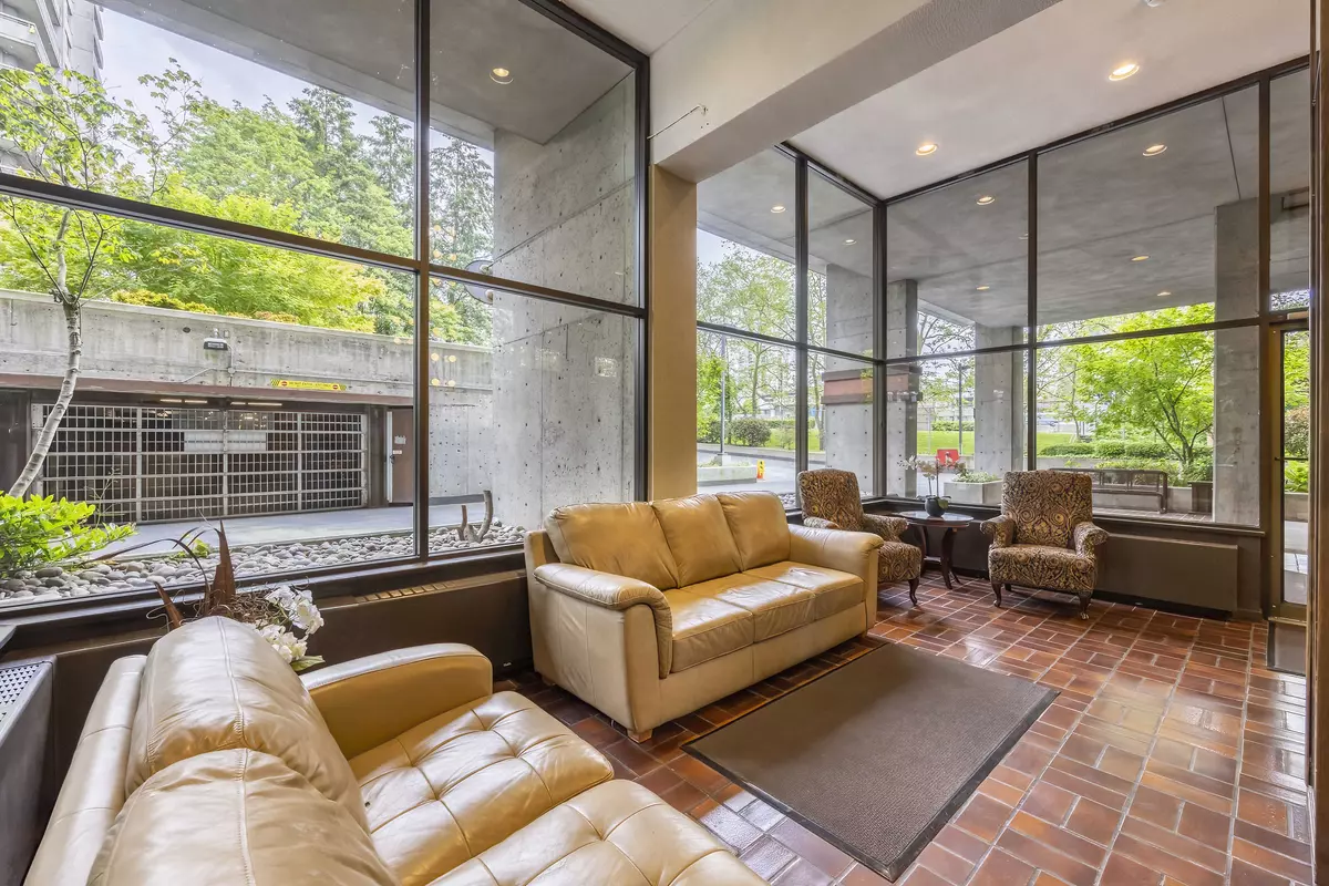 Burnaby, BC V3J 7E3,3737 Bartlett Ct #1101