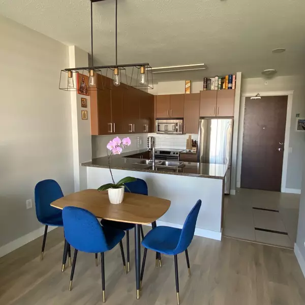 Burnaby, BC V5C 4B1,4250 Dawson St #902