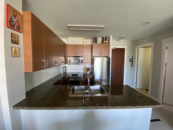 Burnaby, BC V5C 4B1,4250 Dawson St #902