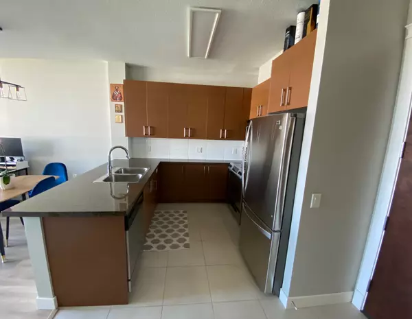 Burnaby, BC V5C 4B1,4250 Dawson St #902