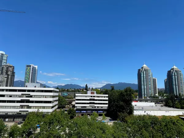 Burnaby, BC V5C 4B1,4250 Dawson St #902