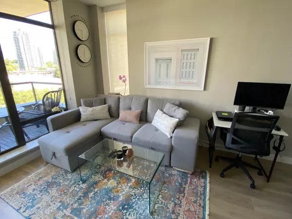 4250 Dawson St #902, Burnaby, BC V5C 4B1