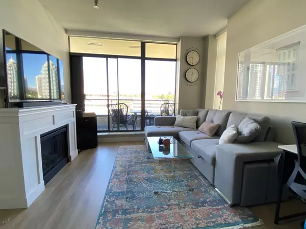 Burnaby, BC V5C 4B1,4250 Dawson St #902