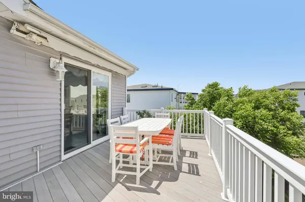 103 W JEANETTE AVE, Long Beach, NJ 08008