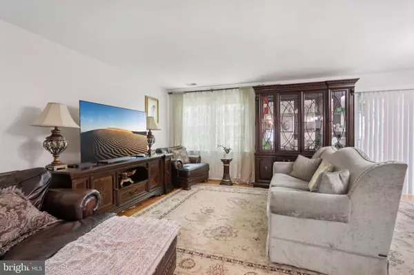 10 PLYMOUTH CT, Bordentown, NJ 08505