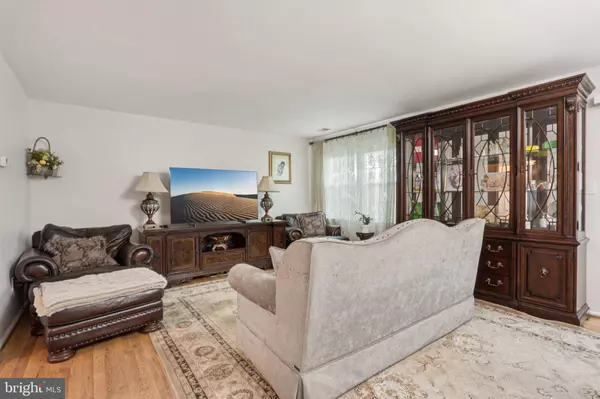 10 PLYMOUTH CT, Bordentown, NJ 08505