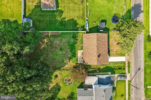 712 E WOODLAWN AVE, Maple Shade, NJ 08052