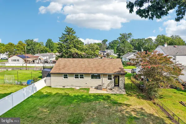 712 E WOODLAWN AVE, Maple Shade, NJ 08052