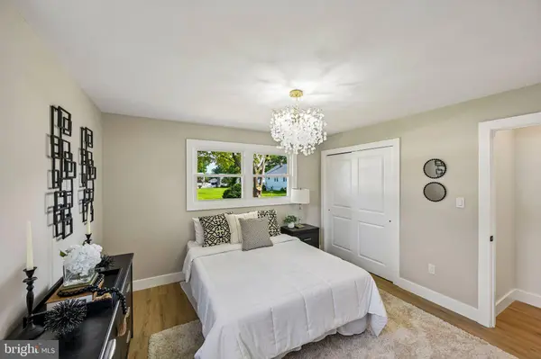 712 E WOODLAWN AVE, Maple Shade, NJ 08052