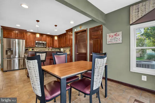68 LONGWOOD DR, Sicklerville, NJ 08081