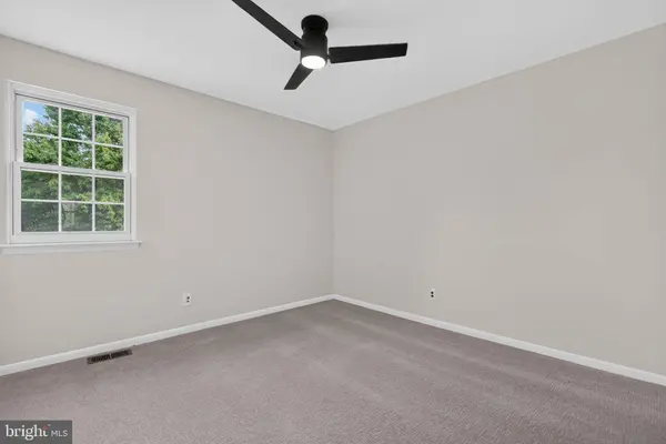 15 W HIGH RIDGE RD, Cherry Hill, NJ 08003