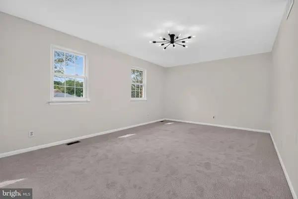15 W HIGH RIDGE RD, Cherry Hill, NJ 08003