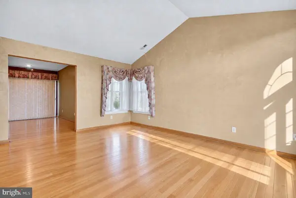 68 LONGWOOD DR, Sicklerville, NJ 08081