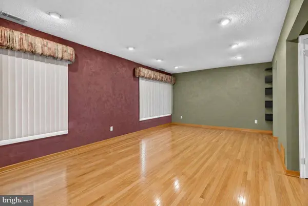 68 LONGWOOD DR, Sicklerville, NJ 08081
