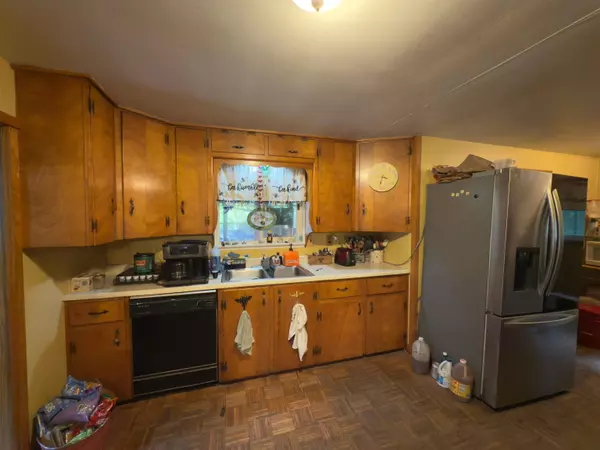 58 Hemlock LN, Berlin, NH 03570