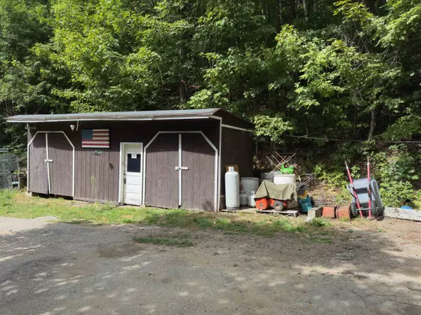 58 Hemlock LN, Berlin, NH 03570