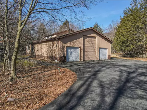 58 Bender Road, Wayne County, PA 18424