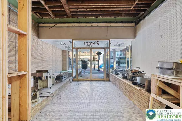 926 W Hamilton ST, Allentown City, PA 18101