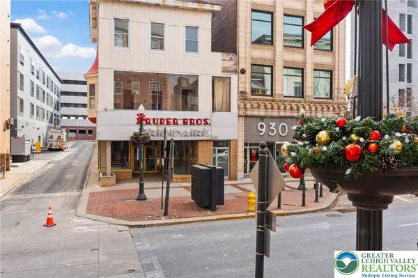 926 W Hamilton ST, Allentown City, PA 18101