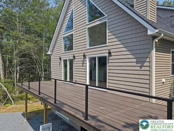 7733 Lake Shore DR, Tobyhanna Twp, PA 18347