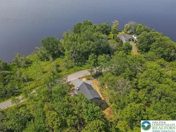 7733 Lake Shore DR, Tobyhanna Twp, PA 18347