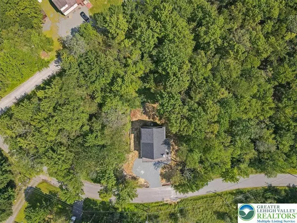 7733 Lake Shore DR, Tobyhanna Twp, PA 18347