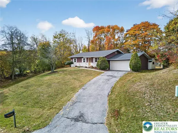 7340 W Hillcrest LN, Slatington Boro, PA 18080