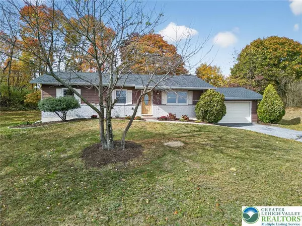 7340 W Hillcrest LN, Slatington Boro, PA 18080