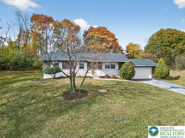 7340 W Hillcrest LN, Slatington Boro, PA 18080