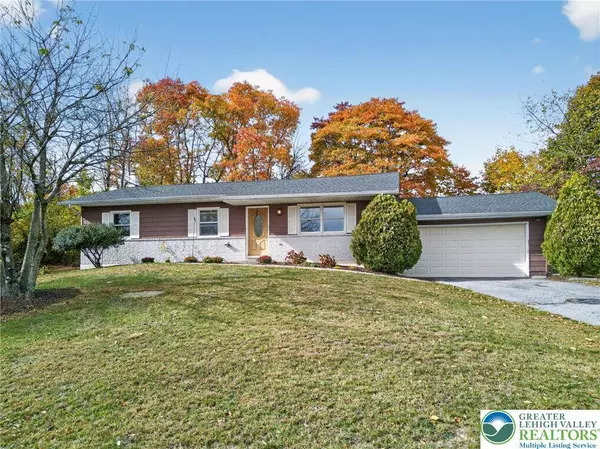 7340 W Hillcrest LN, Slatington Boro, PA 18080