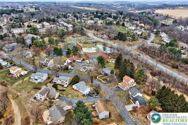 7914 Woodsbluff Run, Upper Macungie Twp, PA 18051
