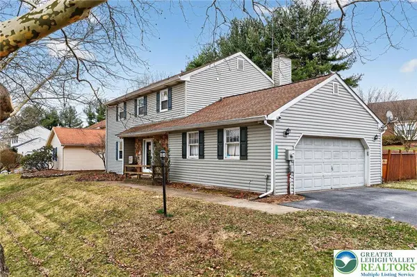 7914 Woodsbluff Run, Upper Macungie Twp, PA 18051