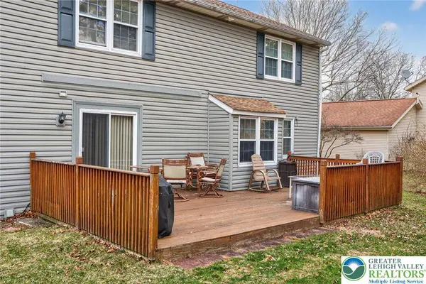 7914 Woodsbluff Run, Upper Macungie Twp, PA 18051
